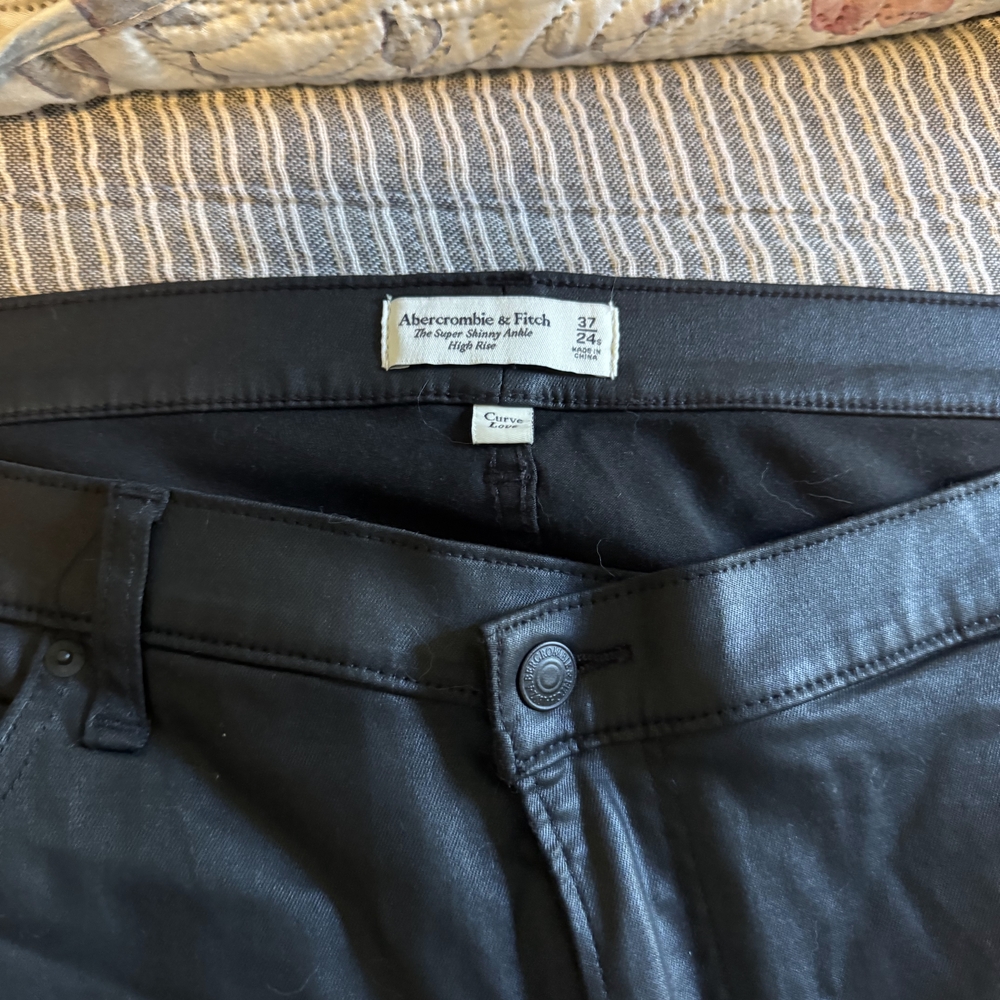 NWOT Abercrombie & Fitch Black/Charcoal Pleather Skinny Pants